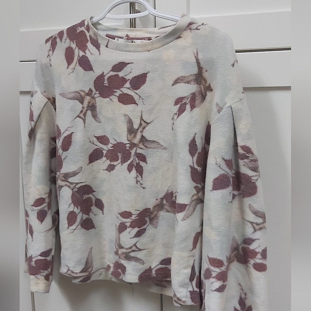 Mango birds in foliage sweater